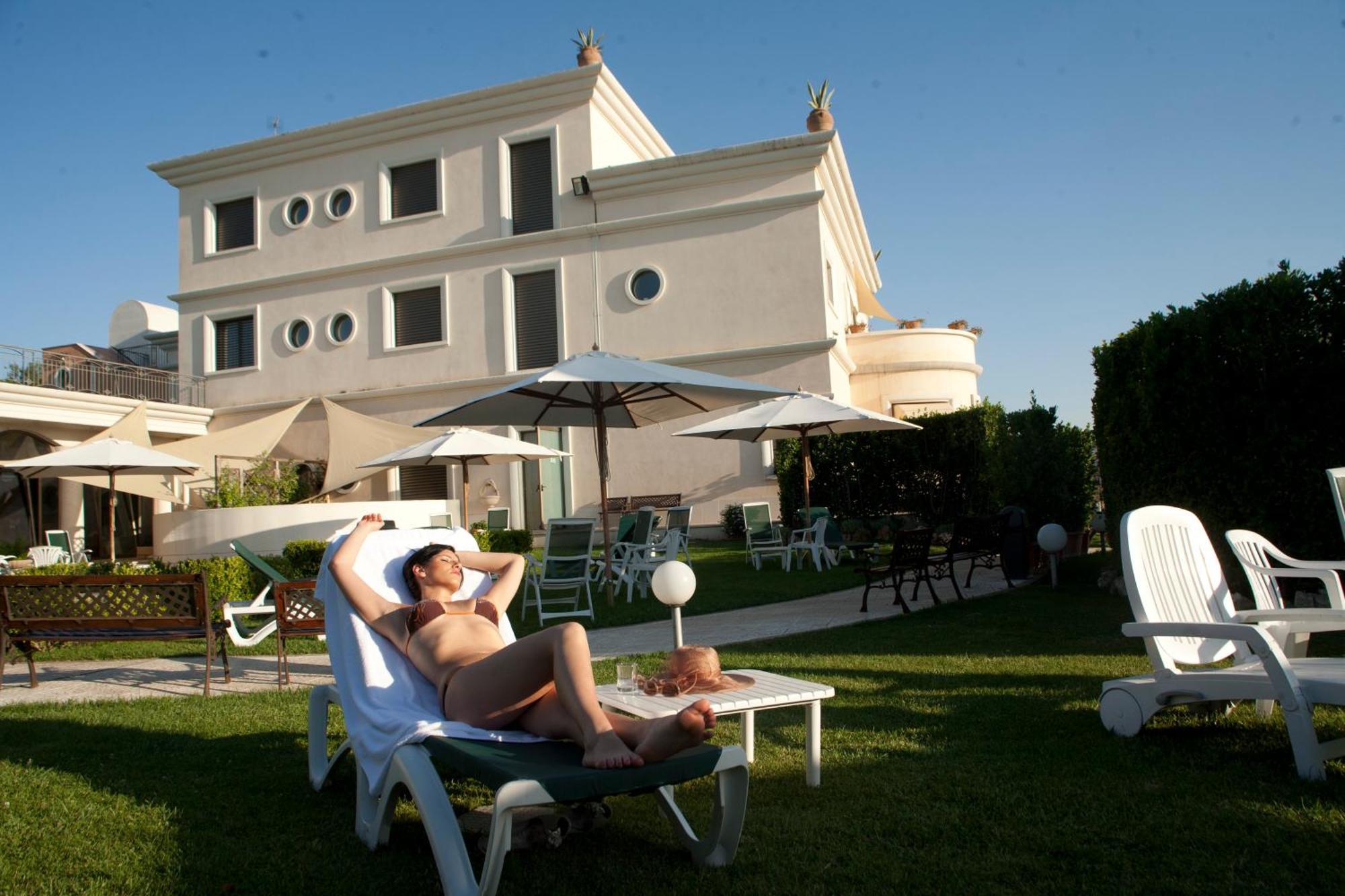 Hotel D'Altavilla Каноса ди Пулия Екстериор снимка