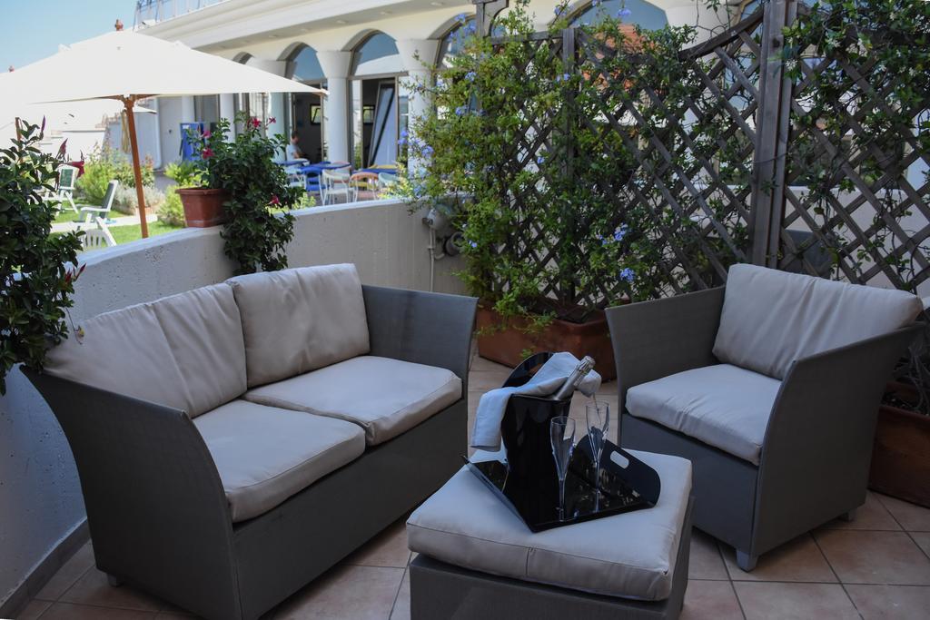 Hotel D'Altavilla Каноса ди Пулия Екстериор снимка
