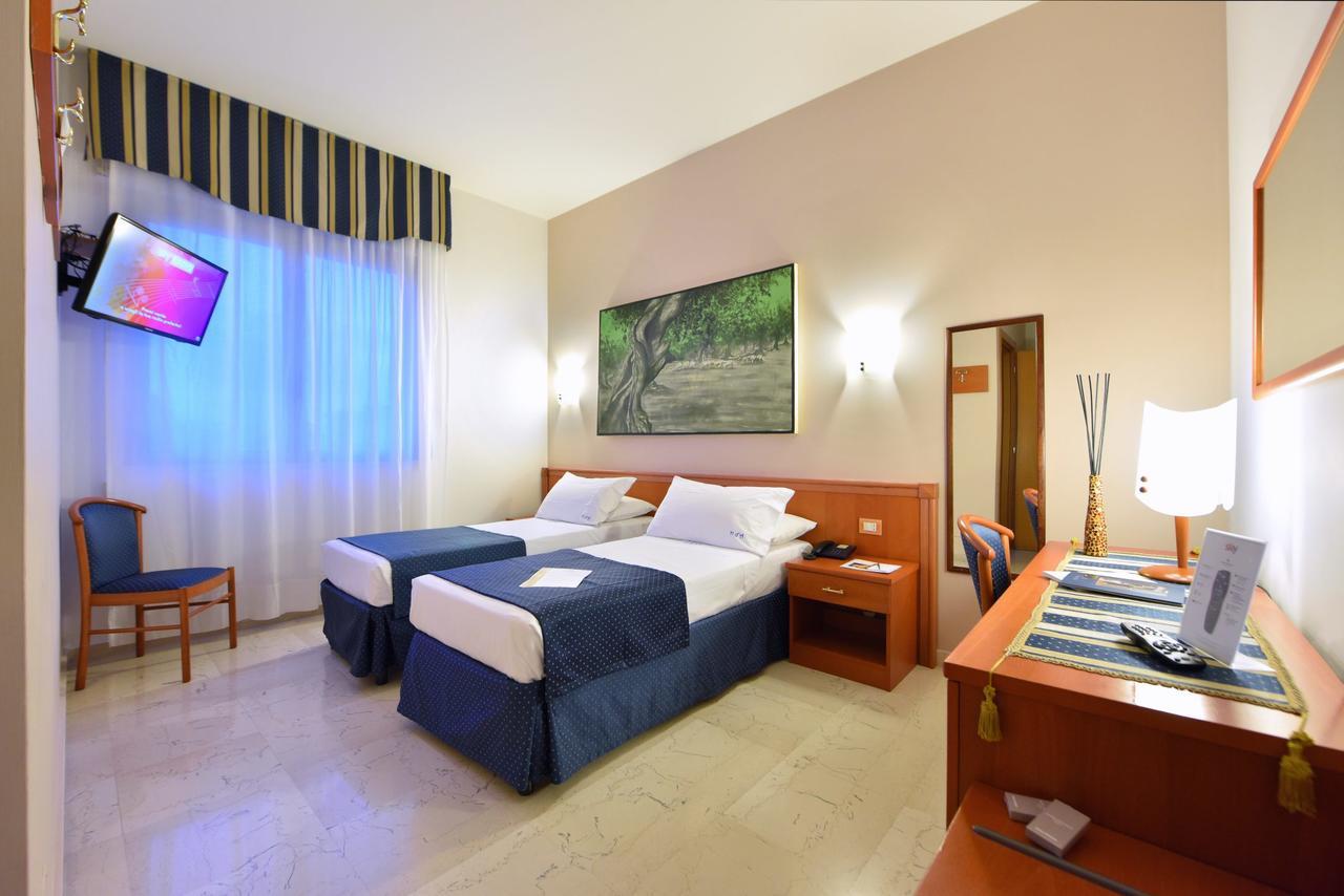 Hotel D'Altavilla Каноса ди Пулия Екстериор снимка