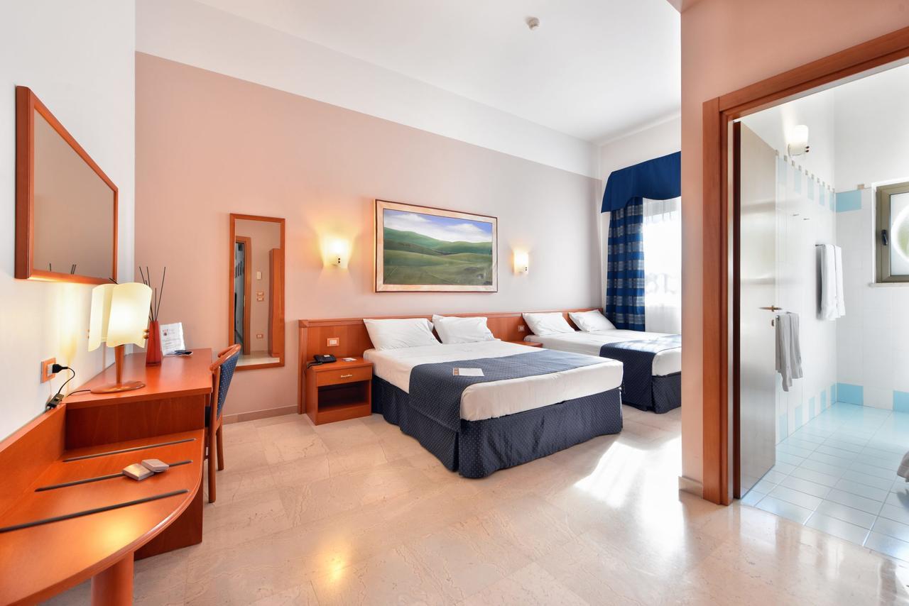 Hotel D'Altavilla Каноса ди Пулия Екстериор снимка