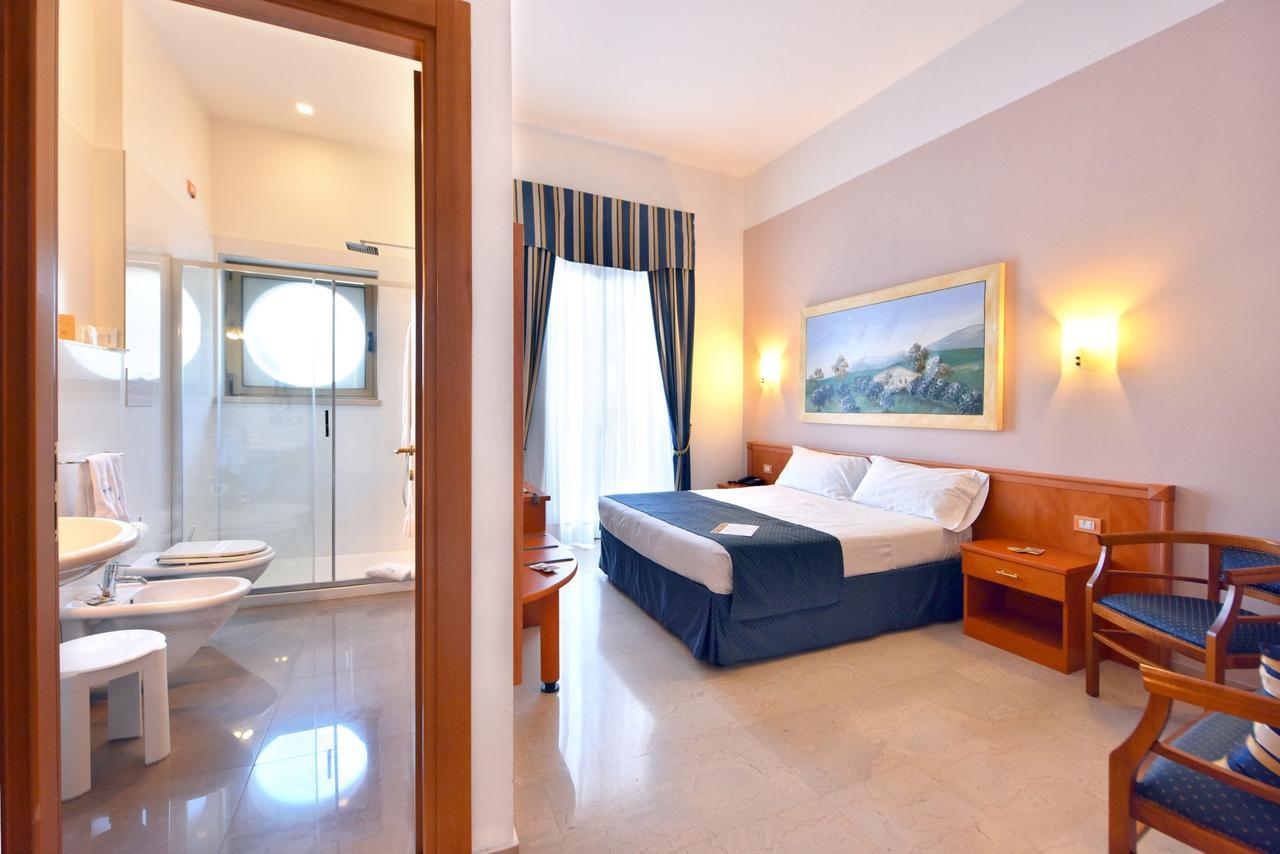 Hotel D'Altavilla Каноса ди Пулия Екстериор снимка
